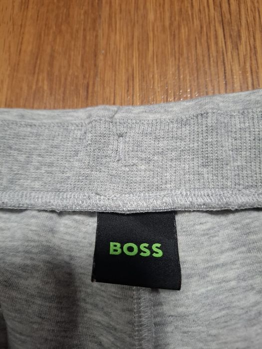 BOSS мъжки панталонки M размер.