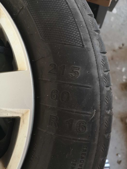 Vând set, 4 roți, jante + anvelope de vara VW Passat 215/ 60/ R16