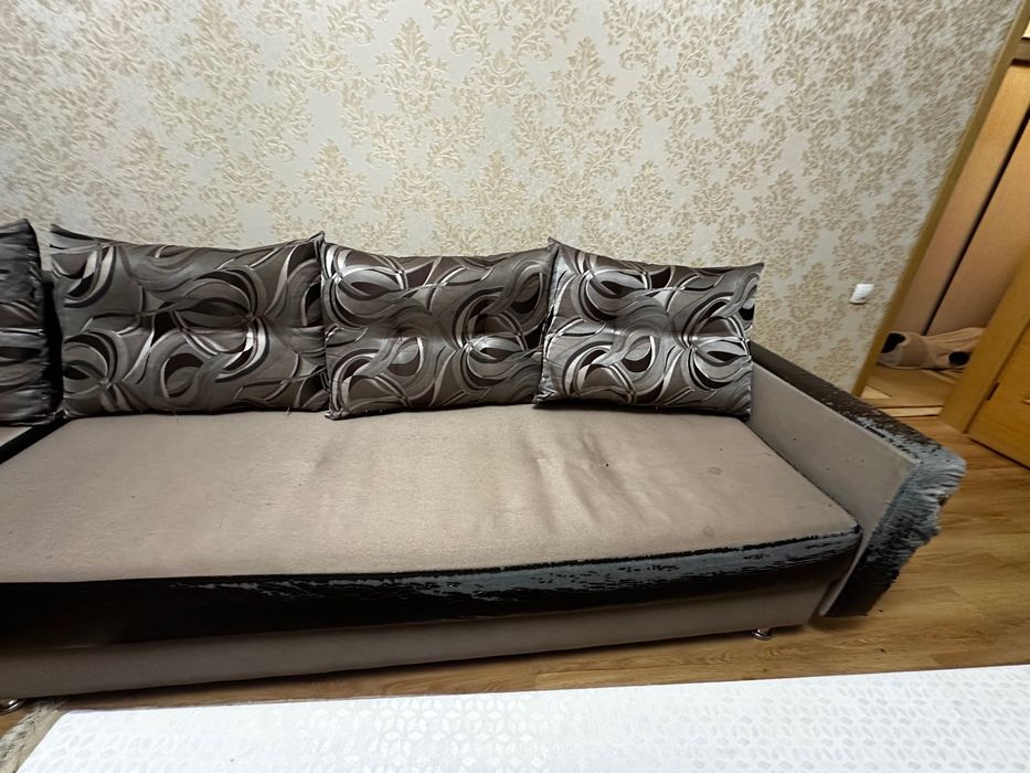 Диван трехместный, угловой