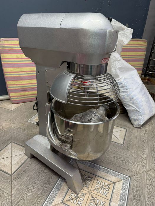 ПРОДАЕТЬСЯ НОВЫЙ планетарный миксер