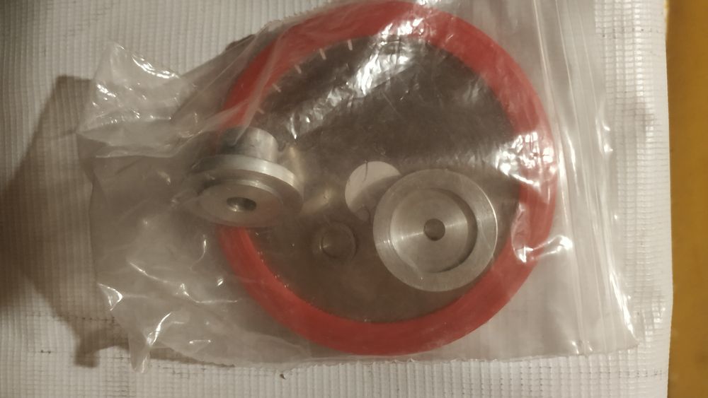 Зъботехнически апарат за рязане, сепариране гипсови пънчета и модели.