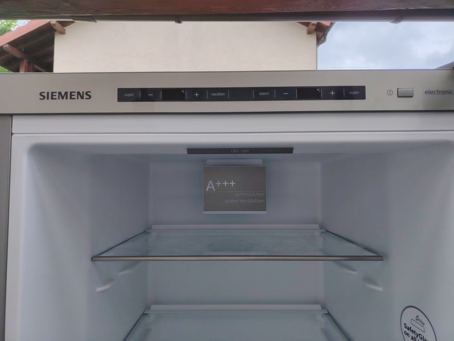 Combină frigorifică Siemens iQ500 (KG36EAL43) – Clasa A+++, Eficiență Germană