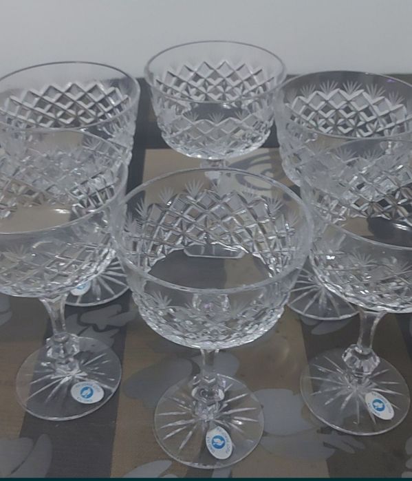 Хрусталь вазалар сатылады