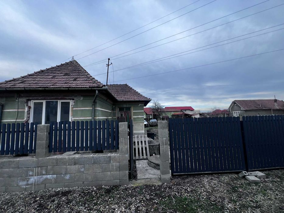 Casa si teren de vanzare