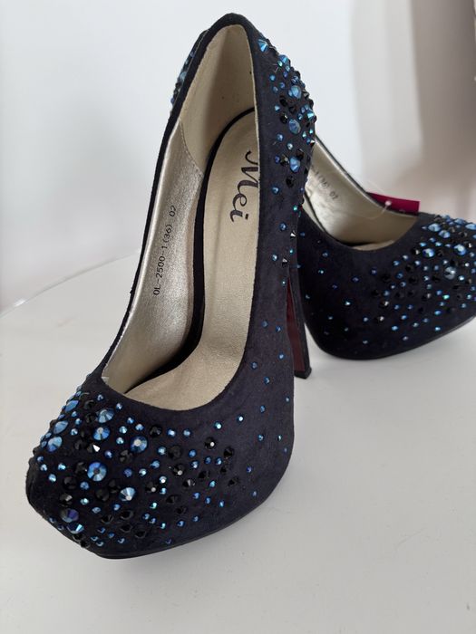 Pantofi cu toc si pietre