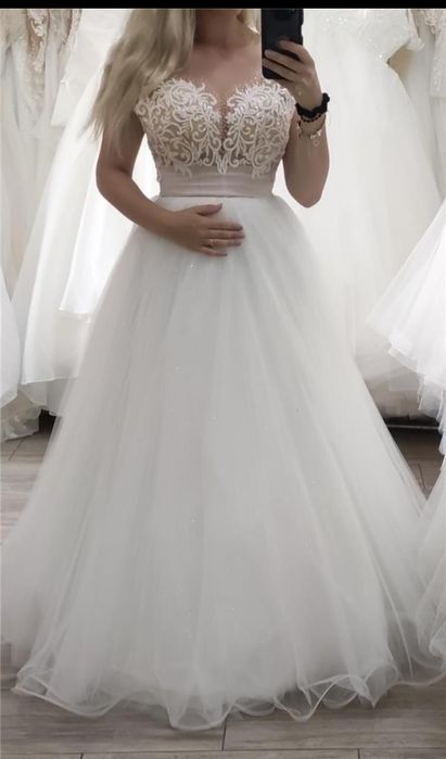 Vând rochie de mireasă