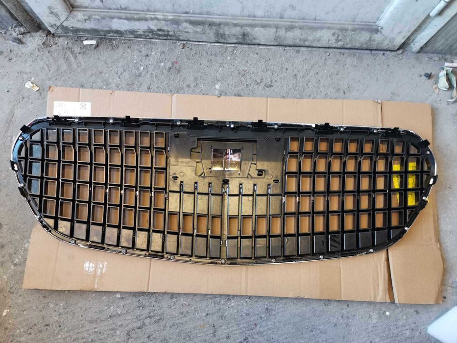 Предна решетка за Mercedes S-Class W223 MAYBACH без отвор за камера