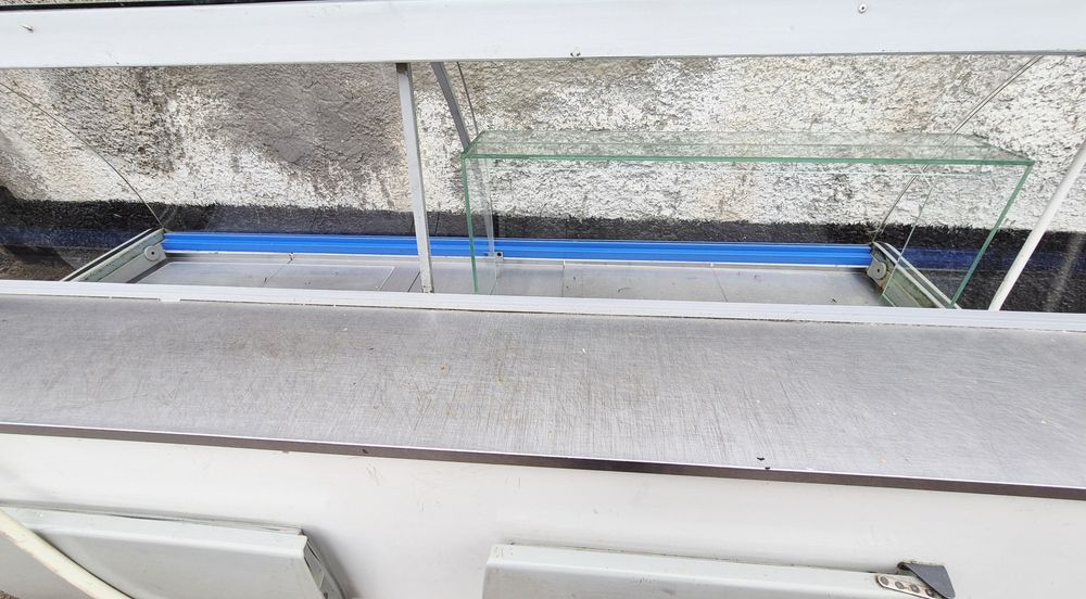 Холодильная витрина (гастроном)