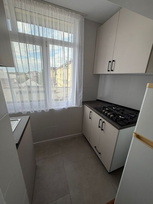 Închiriez garsonieră spațioasă ultracentral