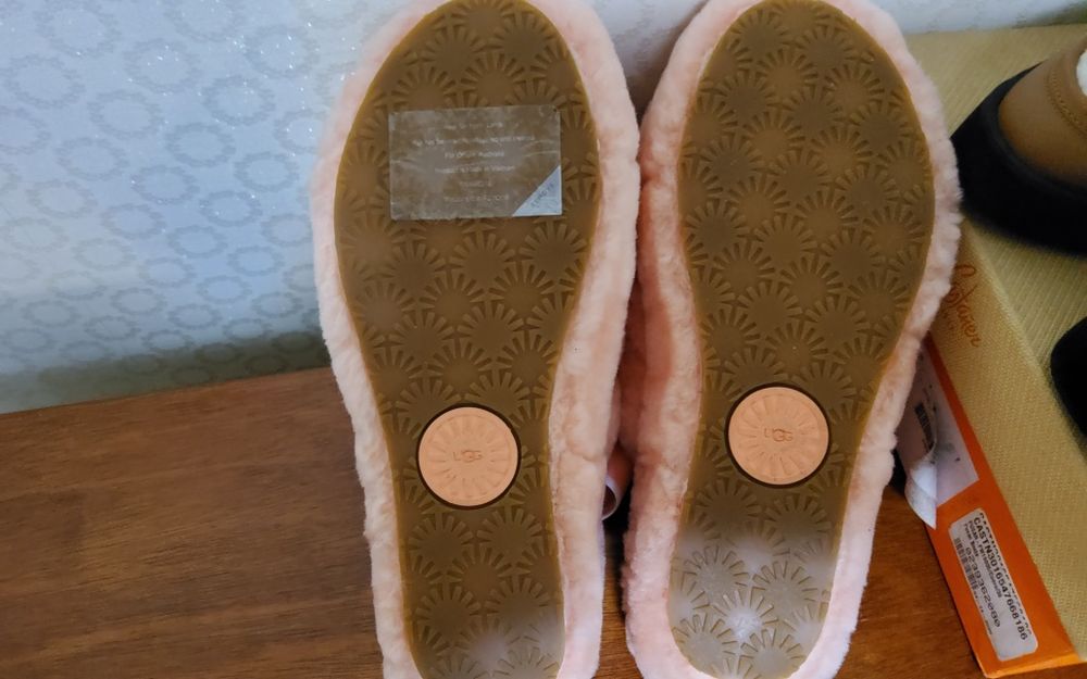 Продам UGG - Saks - Castaner