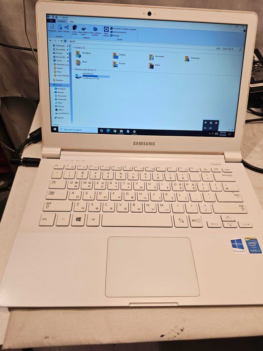 Laptop Samsung slim 910s3g Intel i3 8gb ram 120ssd 3ore baterie dezm