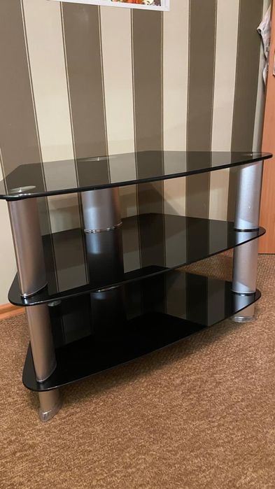 Стеклянная тумба под ТВ