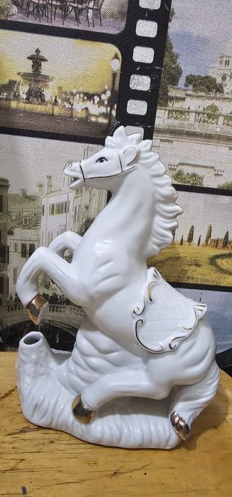 Статуэтка лошадь в хорошем состоянии