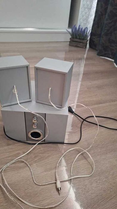 Sistem audio 2.1 cu iesire AUX