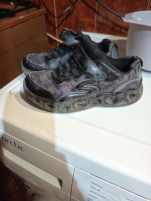 Vând adidași băiețel