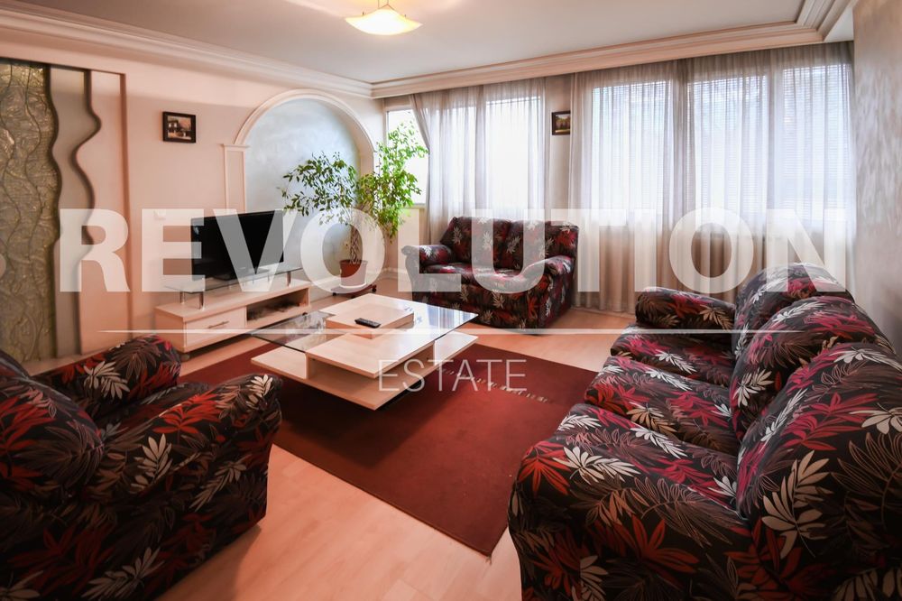 Дава се под наем Четиристаен апартамент в София, Лагера - 180 кв.м за 1296.42 € - Снимка #1