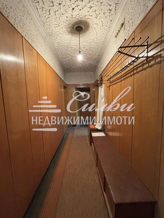 Дава се под наем Тристаен апартамент в Шумен, 2-ри корпус - 100 кв.м за 306 € - Снимка #9