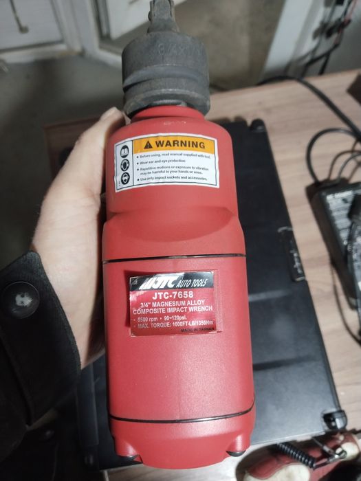 Пневмогайковерт JTC-7658, 1356 Nm.