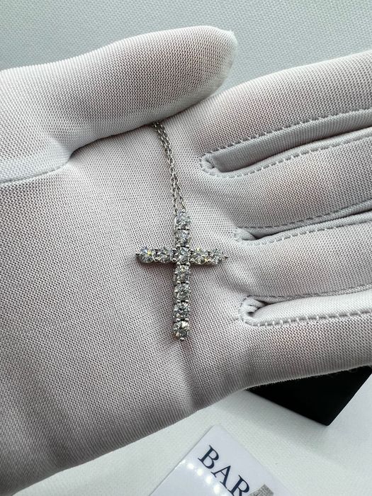 cruce cu diamante Tiffany & Co.