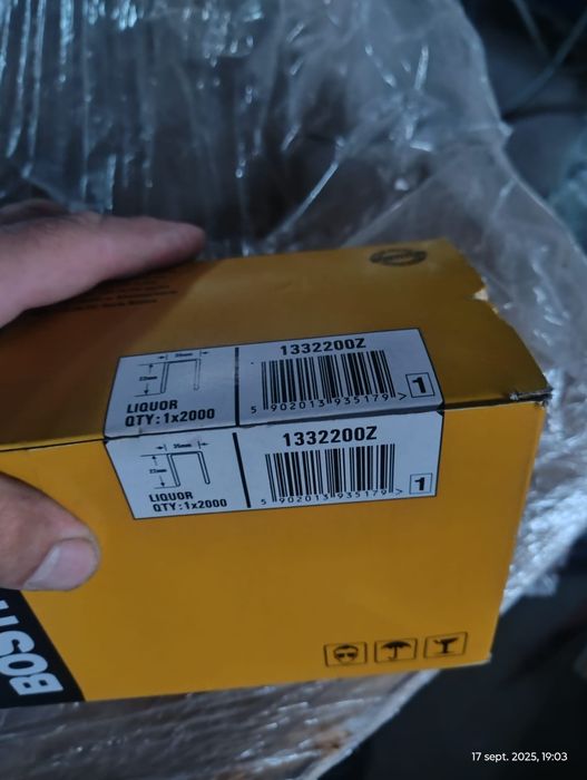 Pistol pneumatic cu capse