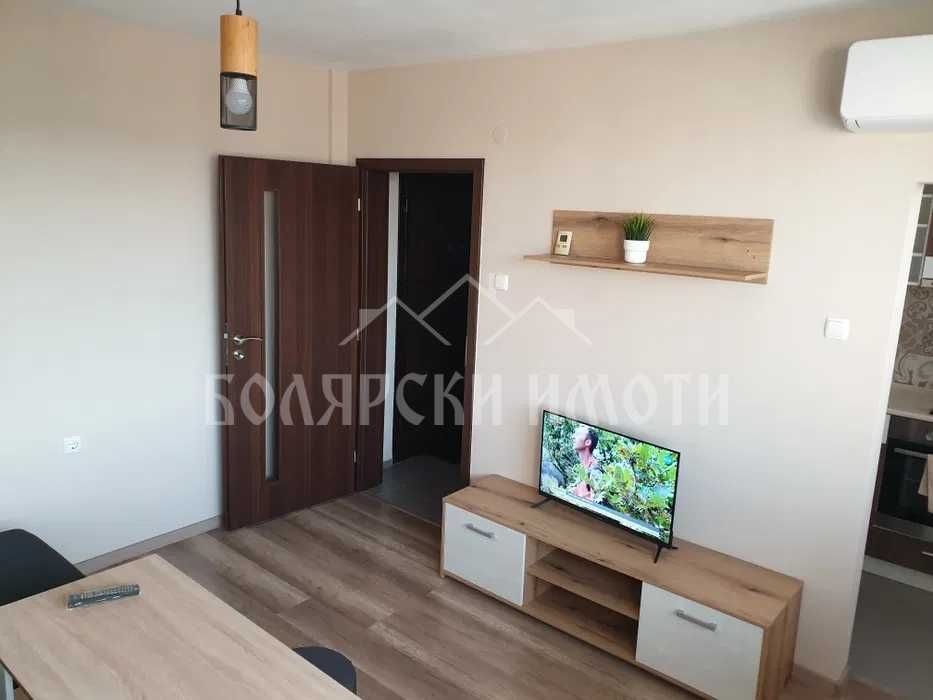 Дава се под наем Двустаен апартамент в Велико Търново, Център - 50 кв.м за 357 € - Снимка #1