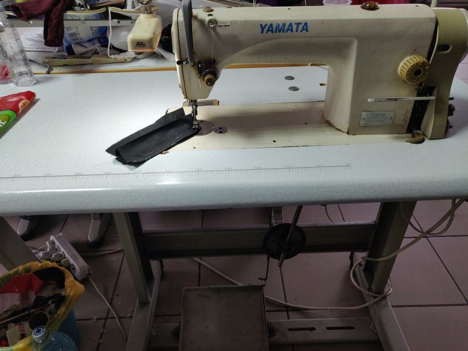 Mașină cusut liniara