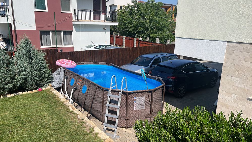 Piscina cu cadru metalic Bestway 56716, supraterana, ovala, cu pompa de filtrare + scara, 549 x 274 x 122 cm