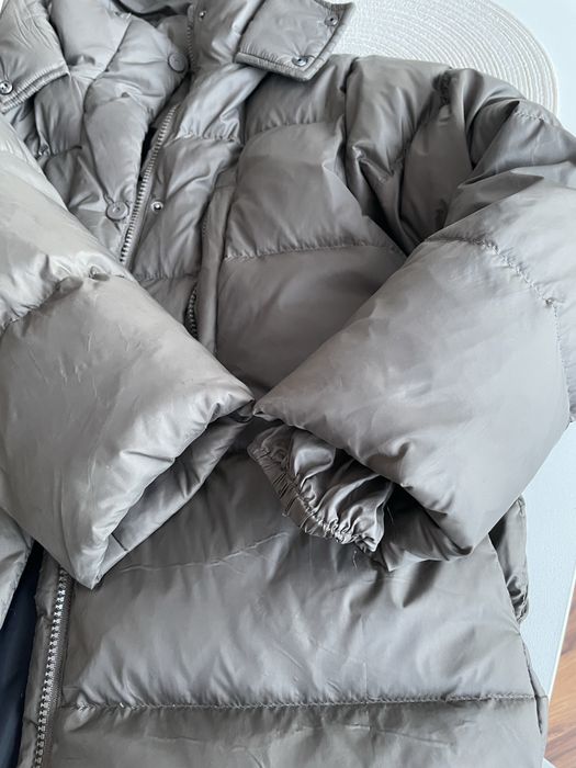 Geacă lungă cu puf Zara pentru fete sau băieți, mărimea pentru 9 ani (înălțime 134 cm), compoziție 50% pene și 50% puf.