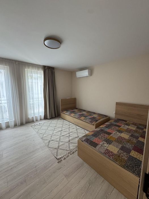 Дава се под наем Тристаен апартамент в Пловдив, Кършияка - 130 кв.м за 765 € - Снимка #4