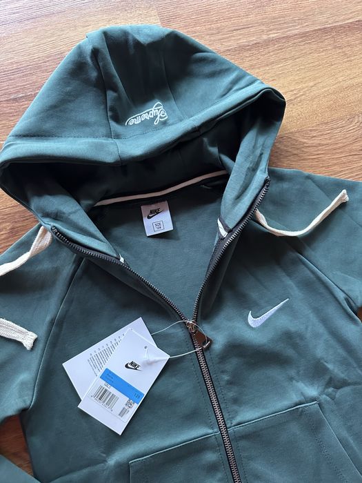 Детски,памучен,зелен екип Nike с бродирано лого на гърба