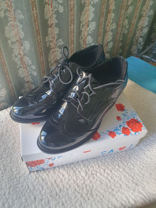 Елегантни дамски обувки