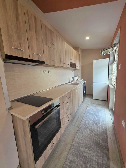 Просторен апартамент с три спални в кв.Каменни,гр. Хасково