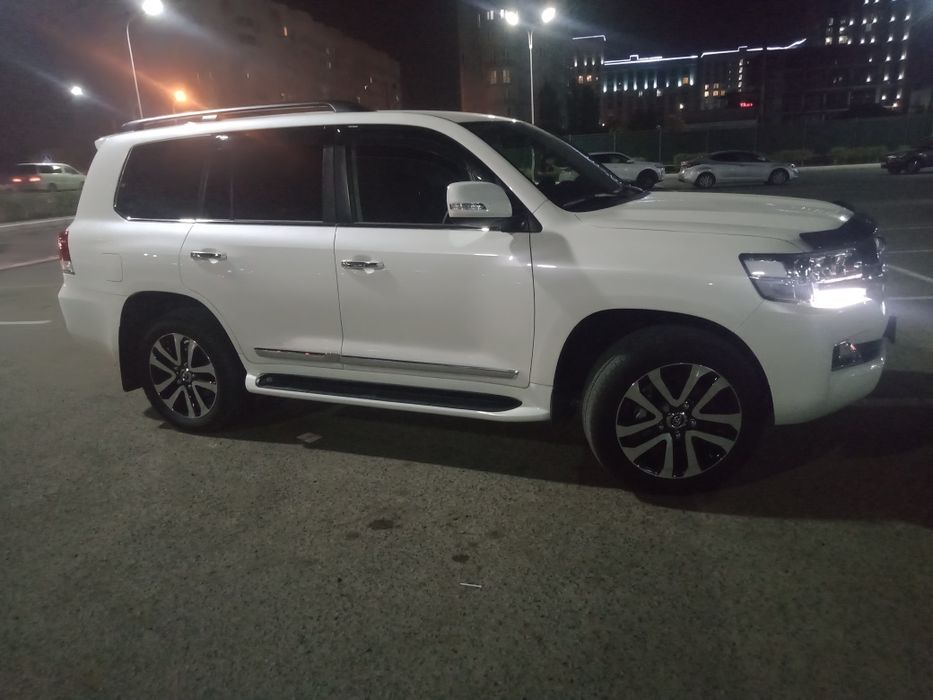 Аренда машины Тойота Лэнд крузер 200
