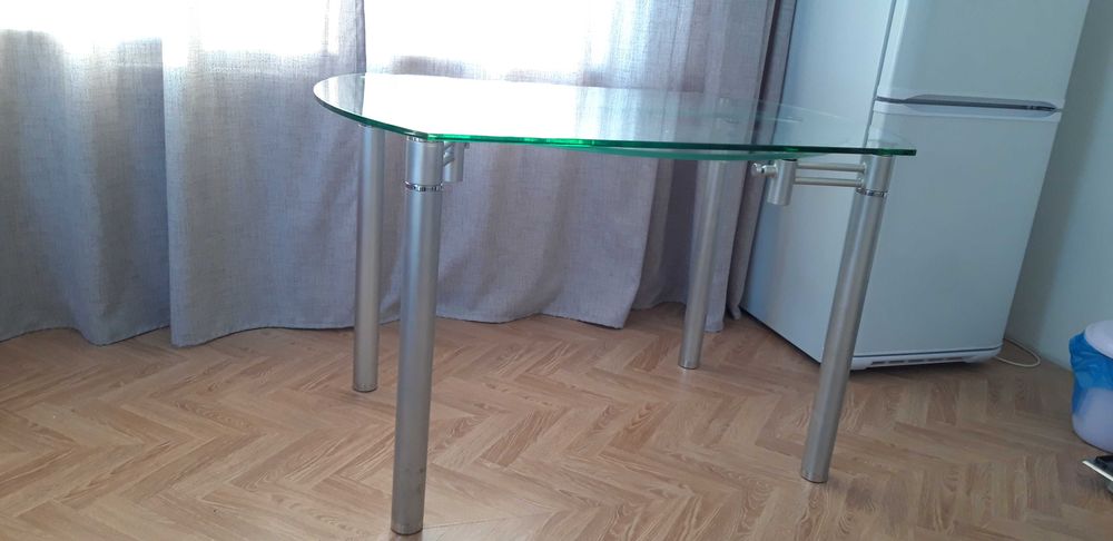 Стол кухонный стеклянный