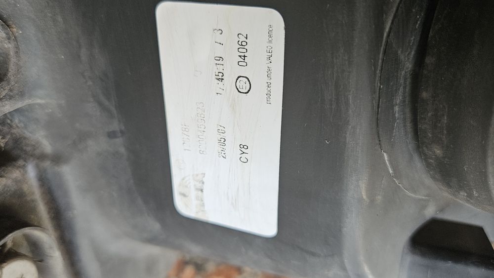 Оригинални Фарове за RENAULT 3