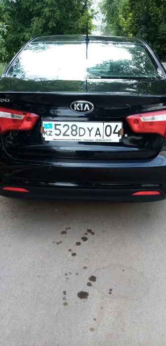 Машина марки Kia rio