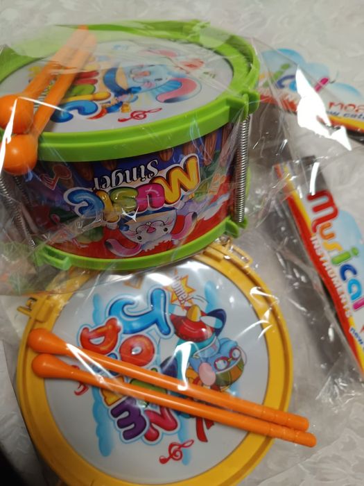 Продавам играчки за момчета