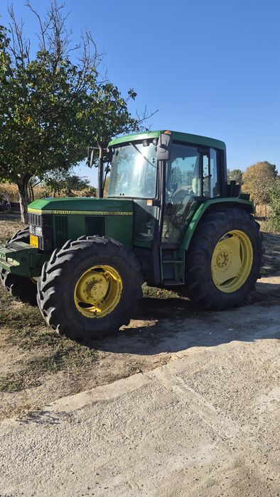 De Vanzare John Deere 6400
