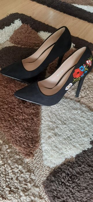 Pantofi stiletto
