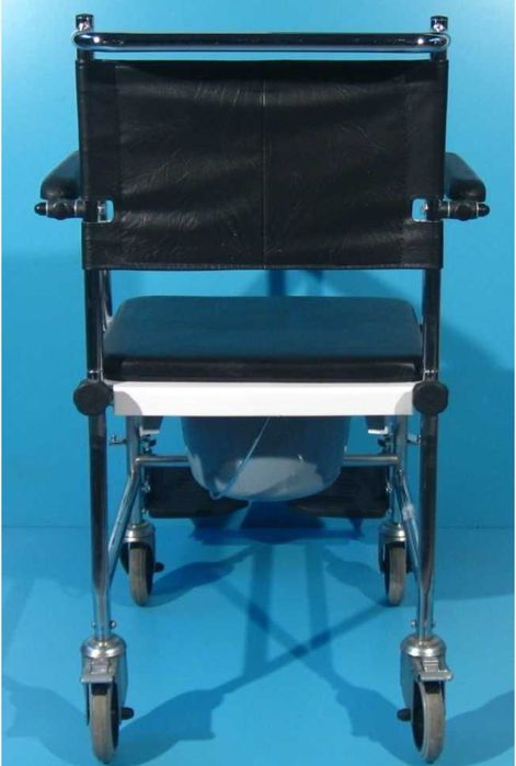 Cărucior cu toaletă bătrâni