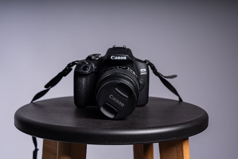 Фотоапарат canon EOS 2000D