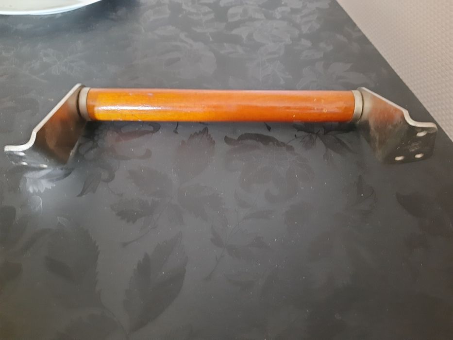 Поручень , ручка .