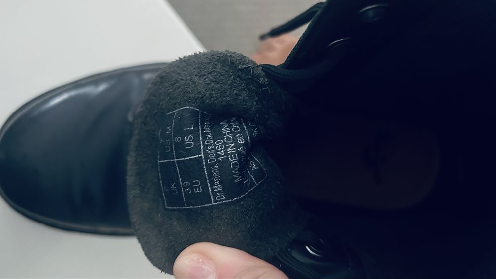 Dr. Martens Номер 39 боти
