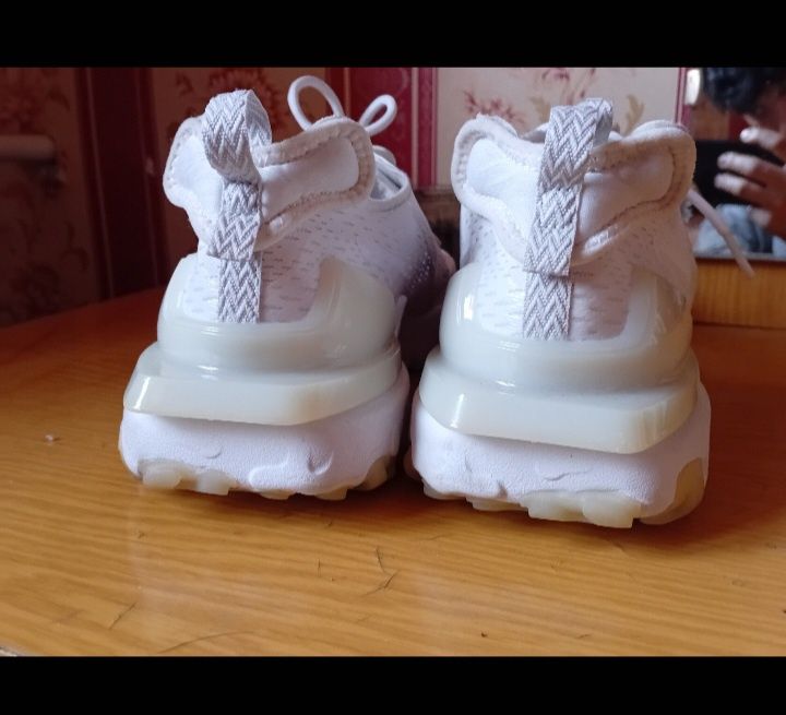 Nike React Vision "Triple White" original.