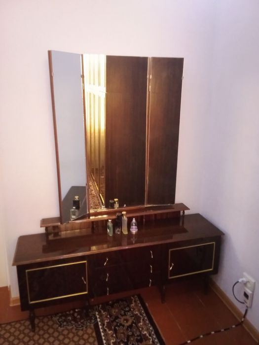 Румынский спальный гарнитур книжный шкаф кровать тримо