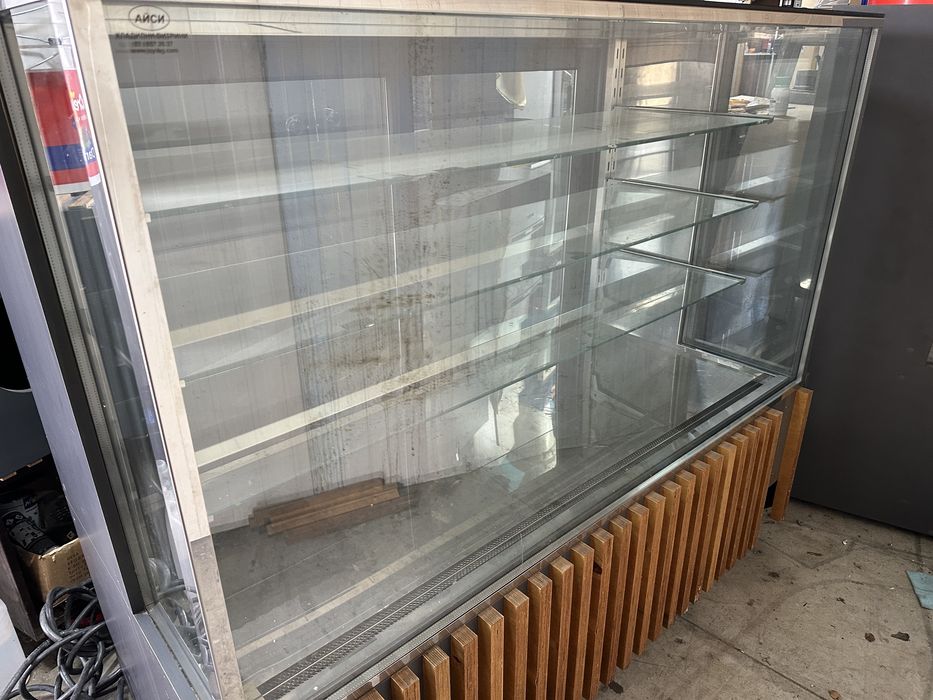 Витрина сладкарска