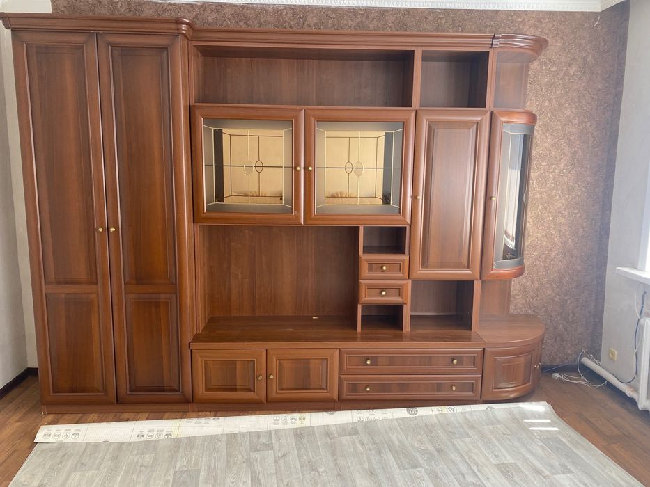 Продам Шкаф в гостиную