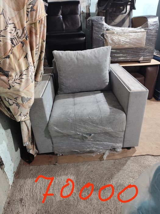 Кресло кожаное новое.