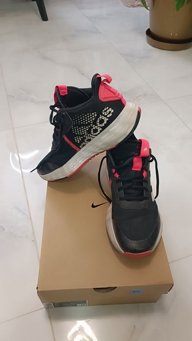 Продавам маратонки Adidas за Баскетбол