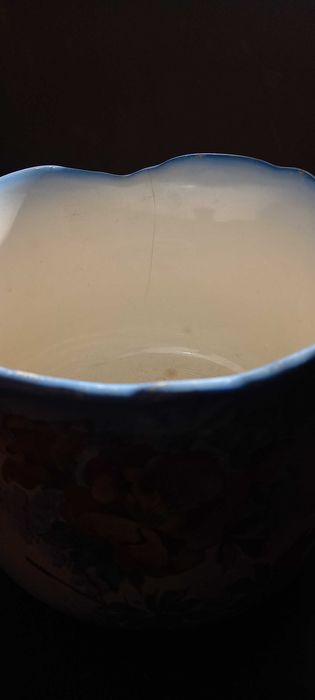 Продам антикварную фарфоровую жардиньерку